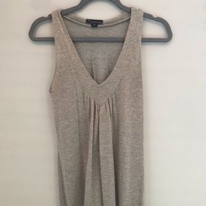 Sleeveless vneck tunic